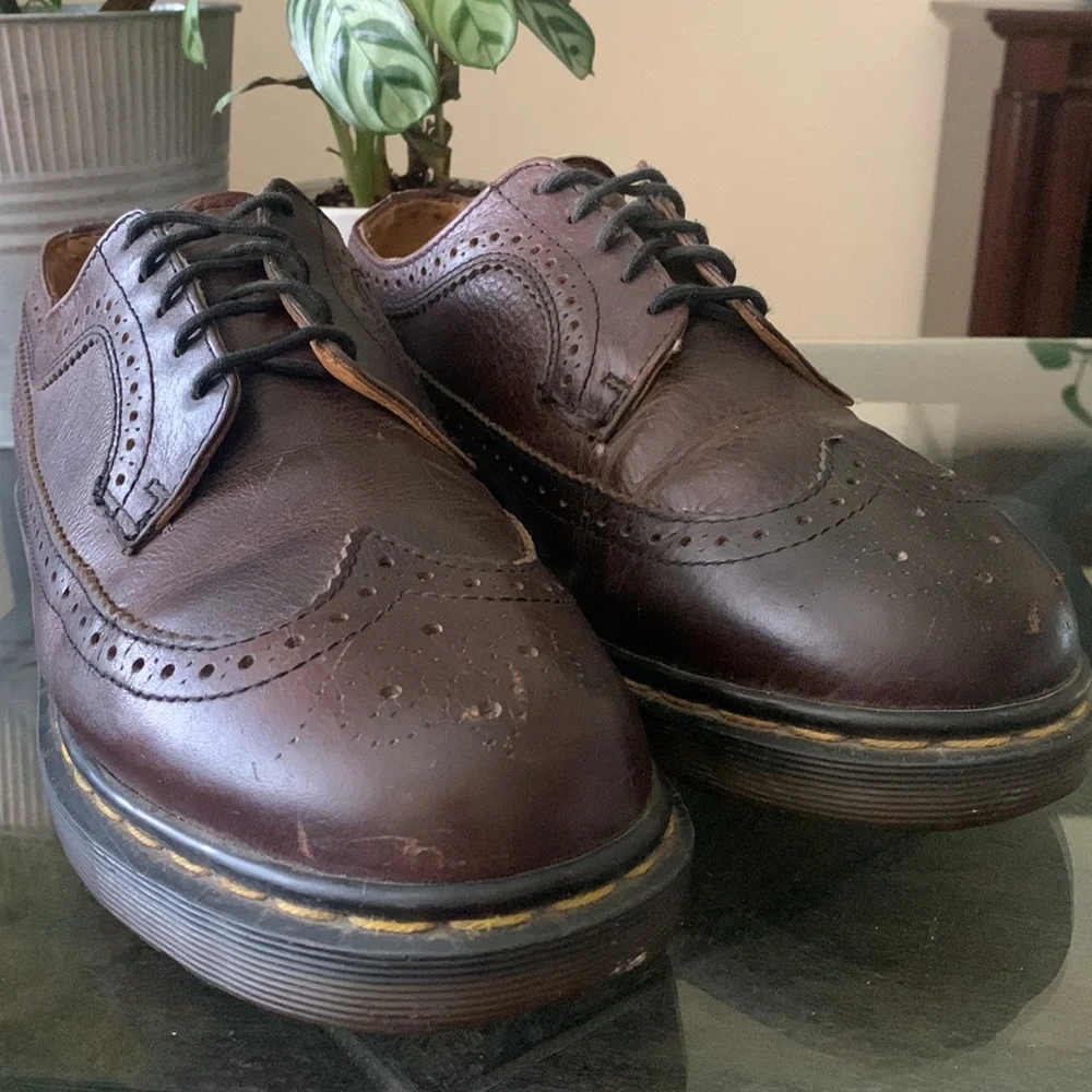 VTG. DR. MARTENS Made in England Wingtip 5 eyelet Oxford
